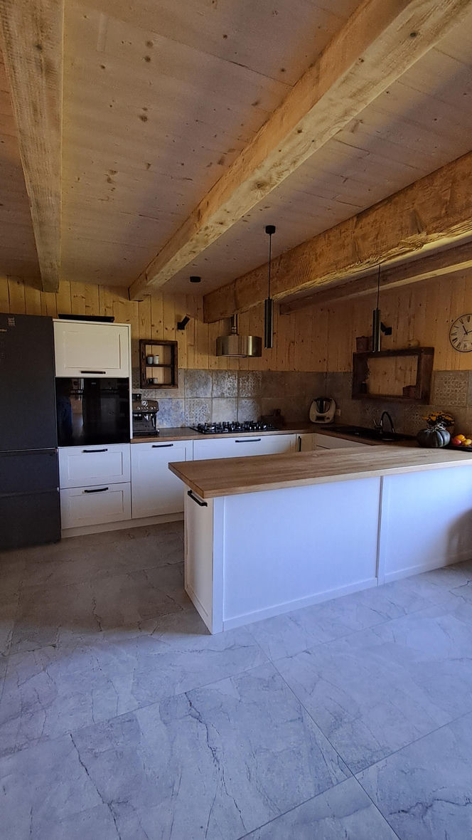 Remont chyży łemkowskiej w Hańczowej