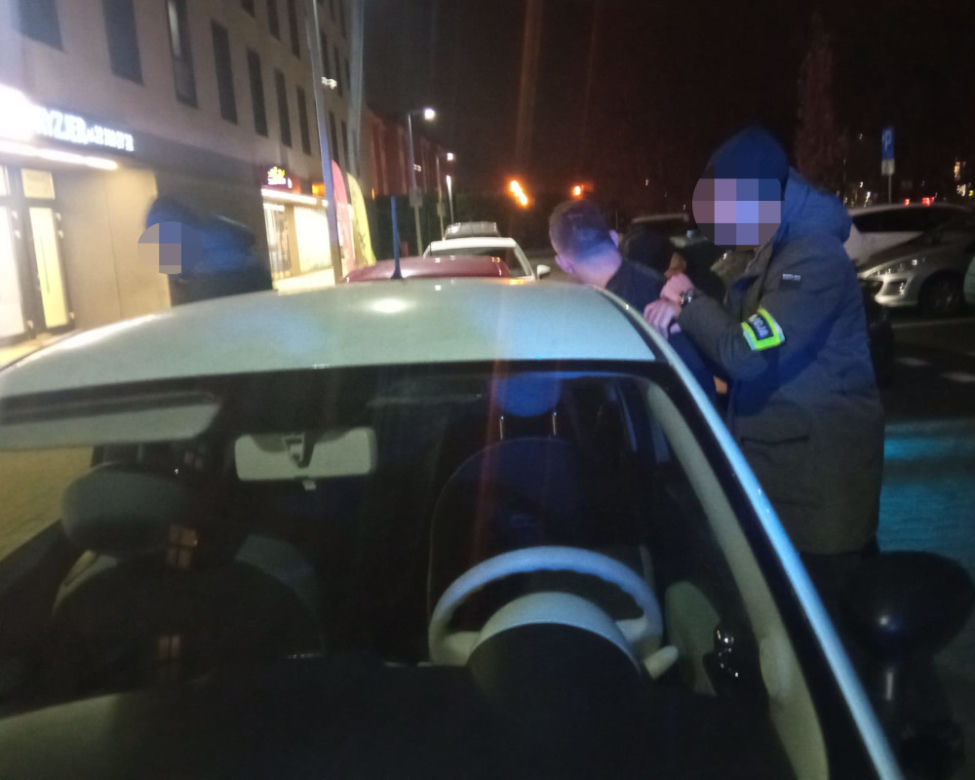Wyszedł z więzienia i wrócił do swojego "fachu". Złodziej samochodów z Pragi-Południe wpadł na gorącym uczynku