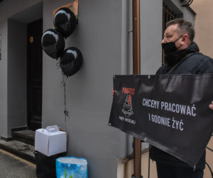Protest branży weselnej w Toruniu. List do rządu, postulaty i tort