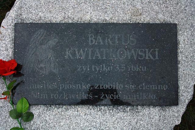 3-letni Bartuś zabity przez ojczyma. Miażdżył mu genitalia! Obnażone zdjęcia skatowanego dziecka w sieci