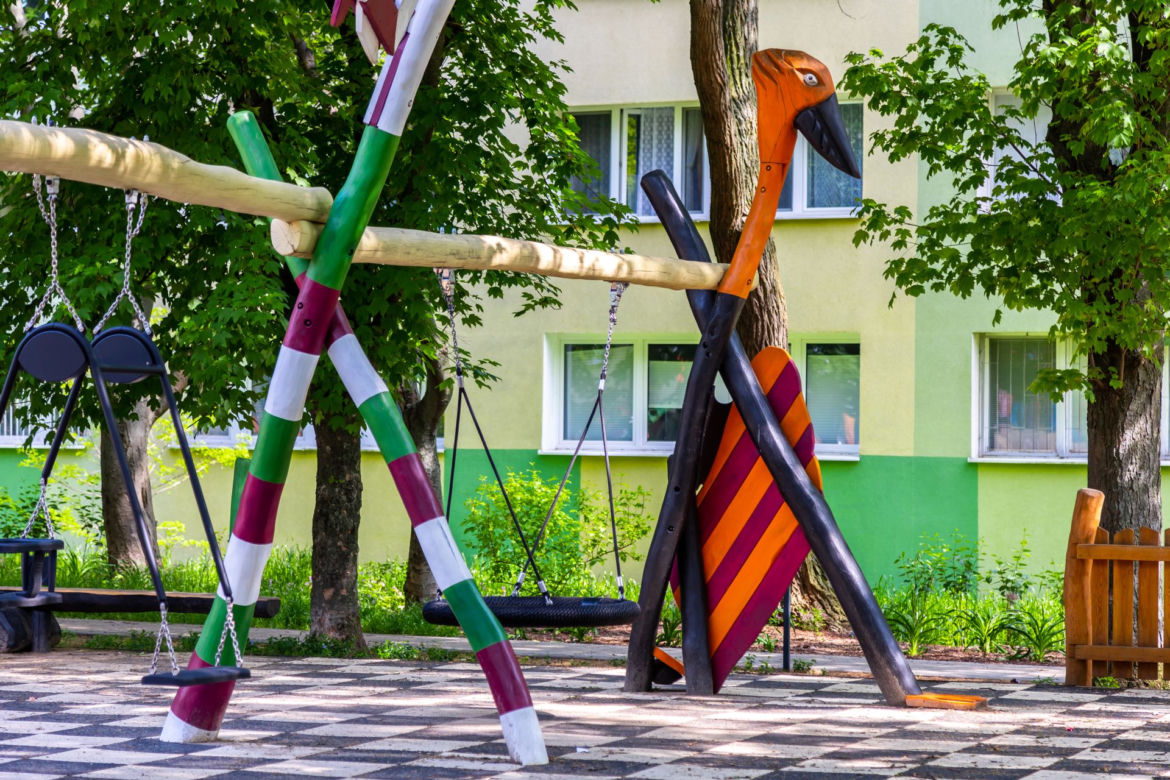 Plac zabaw inspirowany Alicją w krainie czarów