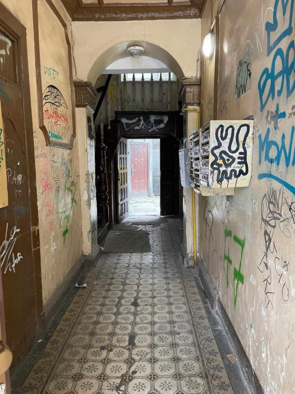 Dziedziniec kamienicy w centrum Poznania