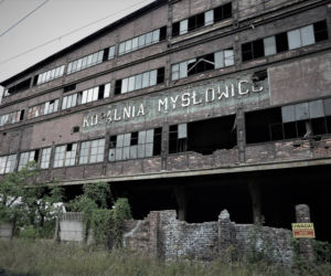 Opuszczona kopalnia Mysłowice tak wyglądała jeszcze rok temu. Ruiny wyburzono, został tylko szyb 