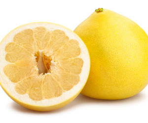 6. Pomelo – 61 mg/100 g