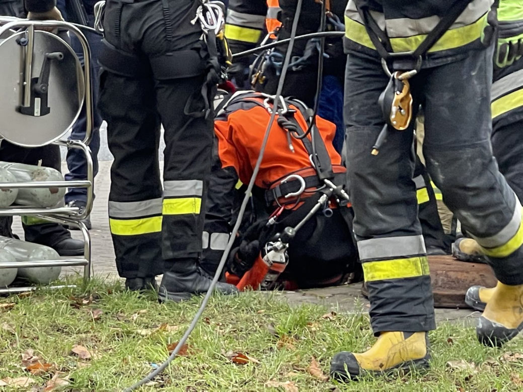 Dramat w Śródmieściu. Mężczyzna wpadł do kanału
