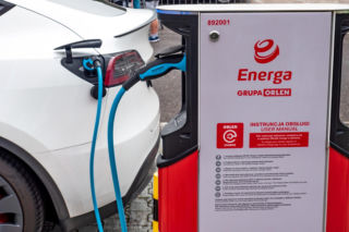 ORLEN mocno tnie ceny ładowania