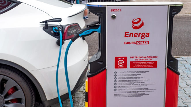 ORLEN mocno tnie ceny ładowania