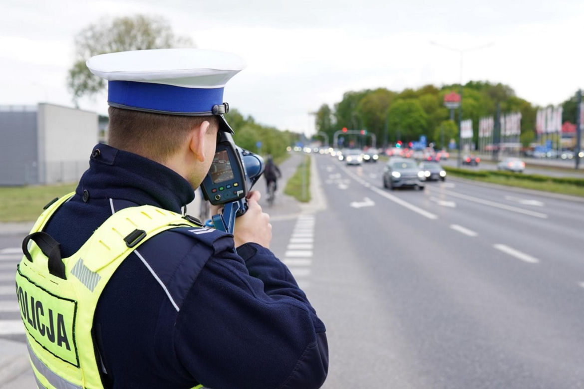 Nocna akcja policji. Drony nad głowami piratów drogowych! Posypały się mandaty