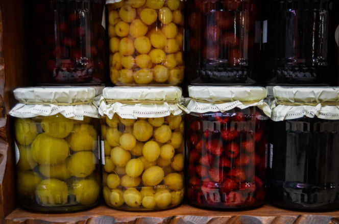 Kiszonki (np. ogórki kiszone, kapusta kiszona)