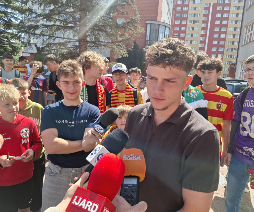 Oskar Pietuszewski po maturze z języka obcego. Leci do Porto
