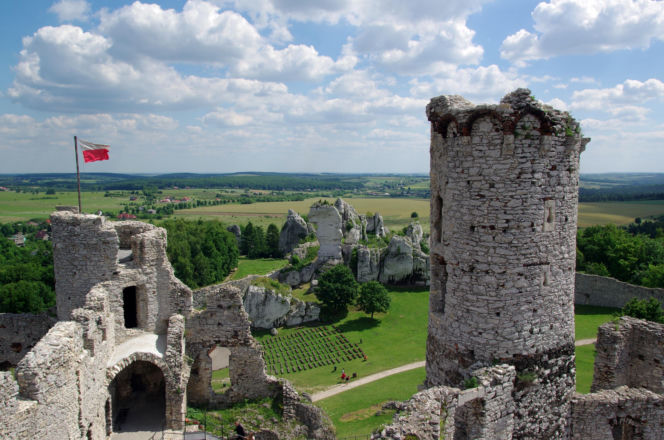 To najpiękniejszy zamek w województwie śląskim. Znajduje się w malowniczej wsi