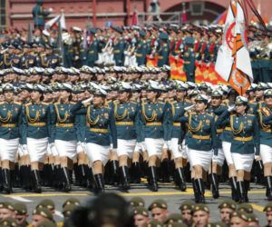 Dzień Zwycięstwa i WIELKA parada. Pomogą Putinowi w referendum?