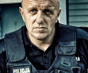 Policyjny rap – gwiazda „Policjantek i Policjantów” w autobiograficznej piosence