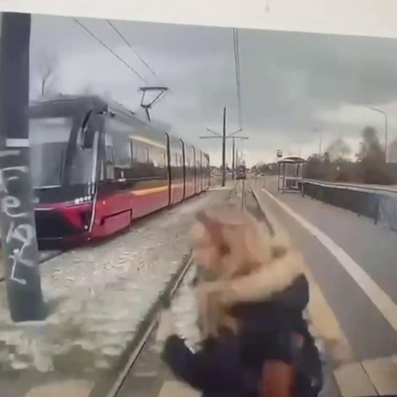 Łódź. Przerażające wypadki z udziałem pieszych. Jest wideo nagranie z tramwaju [ZDJĘCIA].