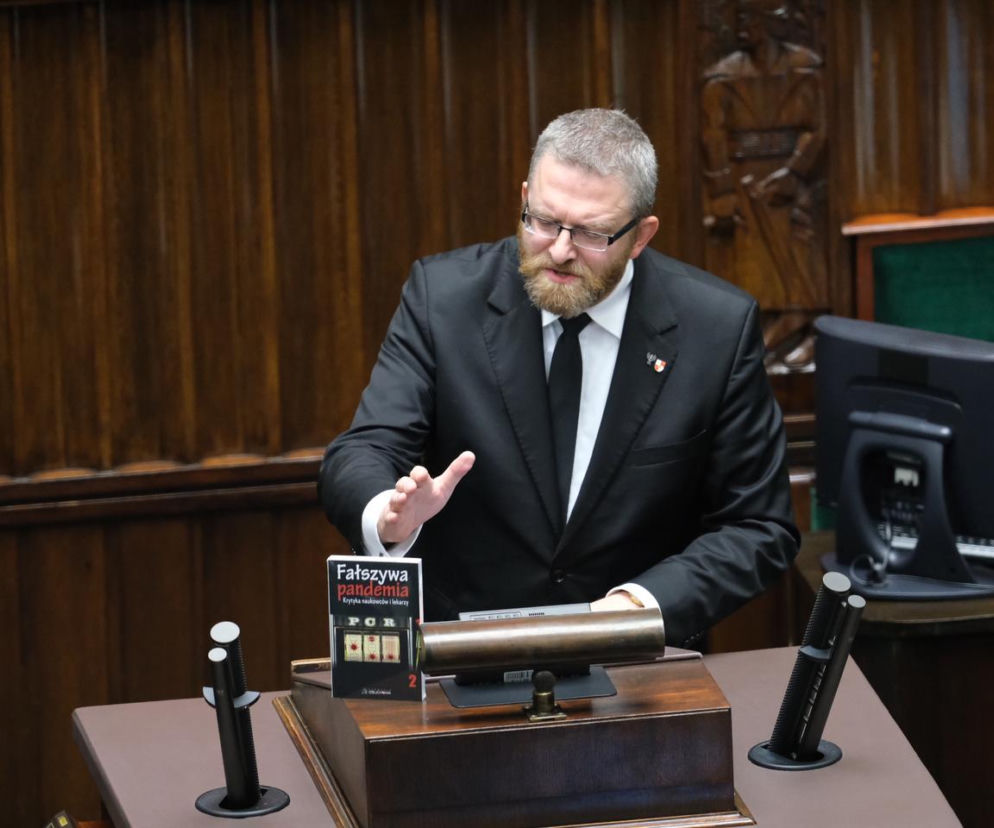 Skandaliczne sceny w sejmie! Poseł Braun do ministra Niedzielskiego: Będziesz pan wisiał [WIDEO]