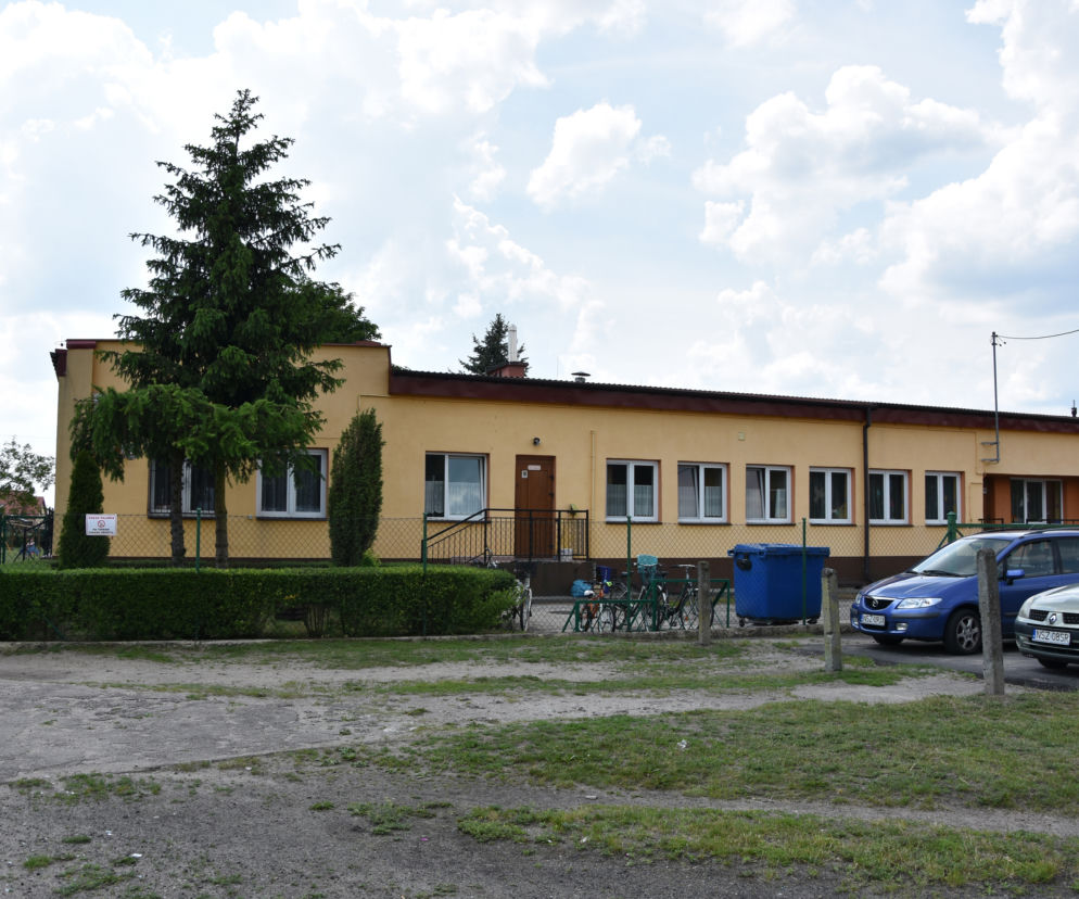 DYREKTORKA WYRZUCIŁA PRZEDSZKOLANKĘ, BY ZATRUDNIĆ KOLEGĘ.