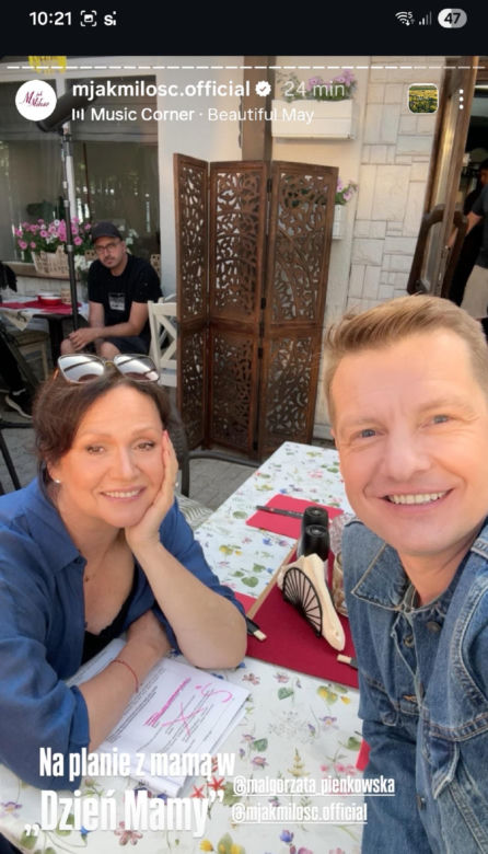 M jak miłość po wakacjach. Marysia (Małgorzata Pieńkowska), Paweł (Rafał Mroczek) na planie