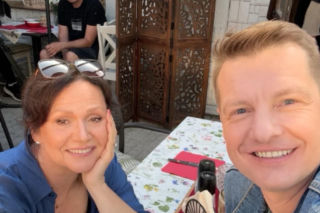 M jak miłość po wakacjach. Marysia (Małgorzata Pieńkowska), Paweł (Rafał Mroczek) na planie