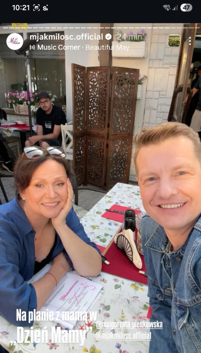 M jak miłość po wakacjach. Marysia (Małgorzata Pieńkowska), Paweł (Rafał Mroczek) na planie