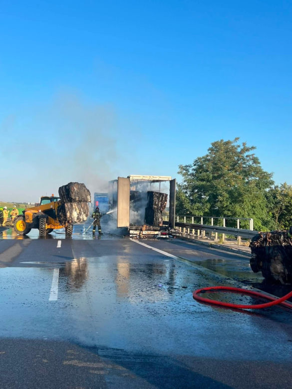 Uwaga kierowcy! Pożar na autostradzie A4. Droga nieprzejezdna, policja wyznaczyła objazd