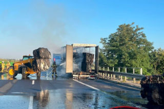 Uwaga kierowcy! Pożar na autostradzie A4. Droga nieprzejezdna, policja wyznaczyła objazd