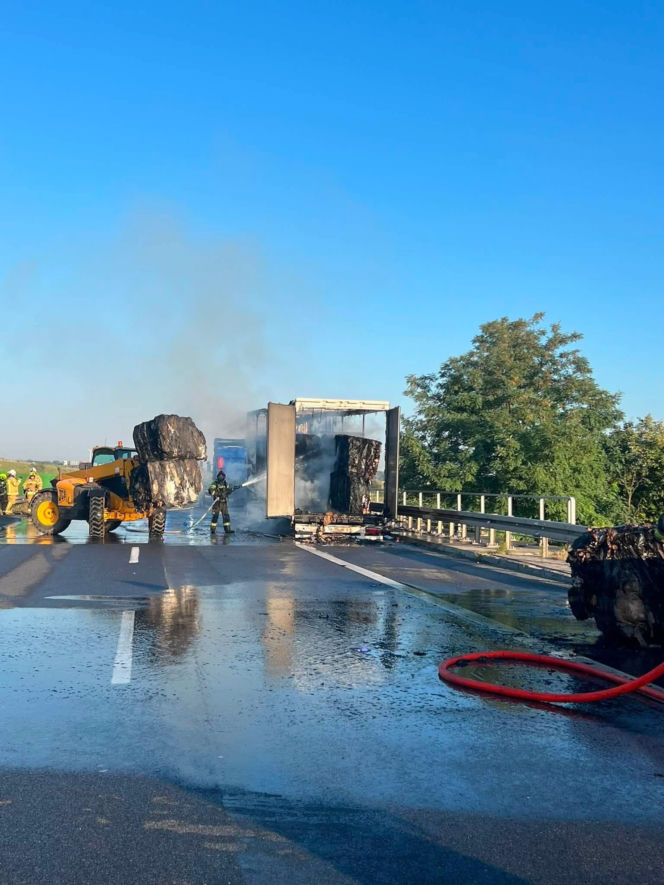 Uwaga kierowcy! Pożar na autostradzie A4. Droga nieprzejezdna, policja wyznaczyła objazd