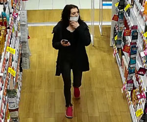 Kradzież doskonała? W taki sposób para z Gliwic wyniosła z drogerii cenne kosmetyki. Nagranie szokuje [WIDEO]