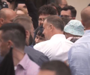 Andrzej Duda w Katowicach spotkał się z mieszkańcami. Były wspólne zdjęcia, uściski dłoni i... kawa [ZDJĘCIA, WIDEO]