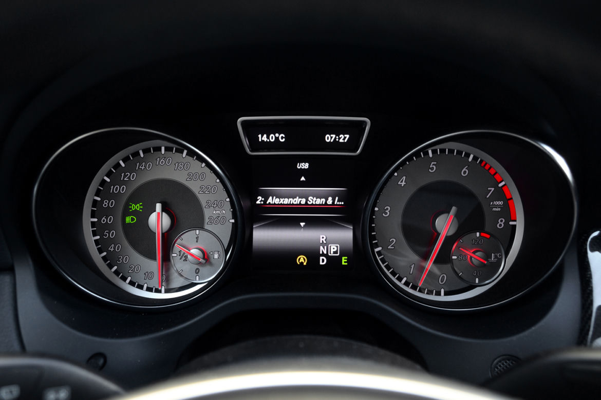 Mercedes-Benz CLA200 Shooting Brake OrangeArt