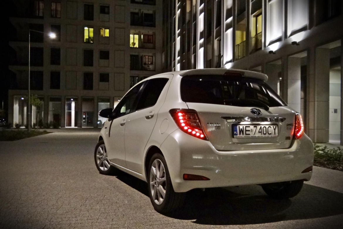 Toyota Yaris Hybrid 100