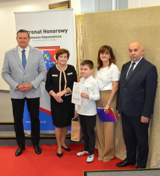 „Plastyczne Oscary” i mosty między pokoleniami. Wielki finał konkursów w ramach kampanii „Widzę – rozmawiam – reaguję” w Siedlcach