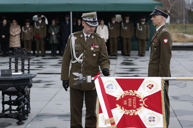 Regionalna Baza Logistyczna otrzymała sztandar wojskowy