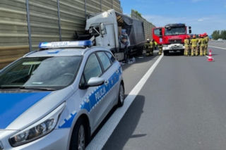 A1 zablokowana przez kilka godzin. Ciężarówka wgnieciona w bariery. Co z kierowcą? Koszmar!