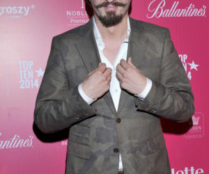 Tak na początku kariery wyglądał Piotr Kędzierski. Dziś trudno go rozpoznać na starych zdjęciach