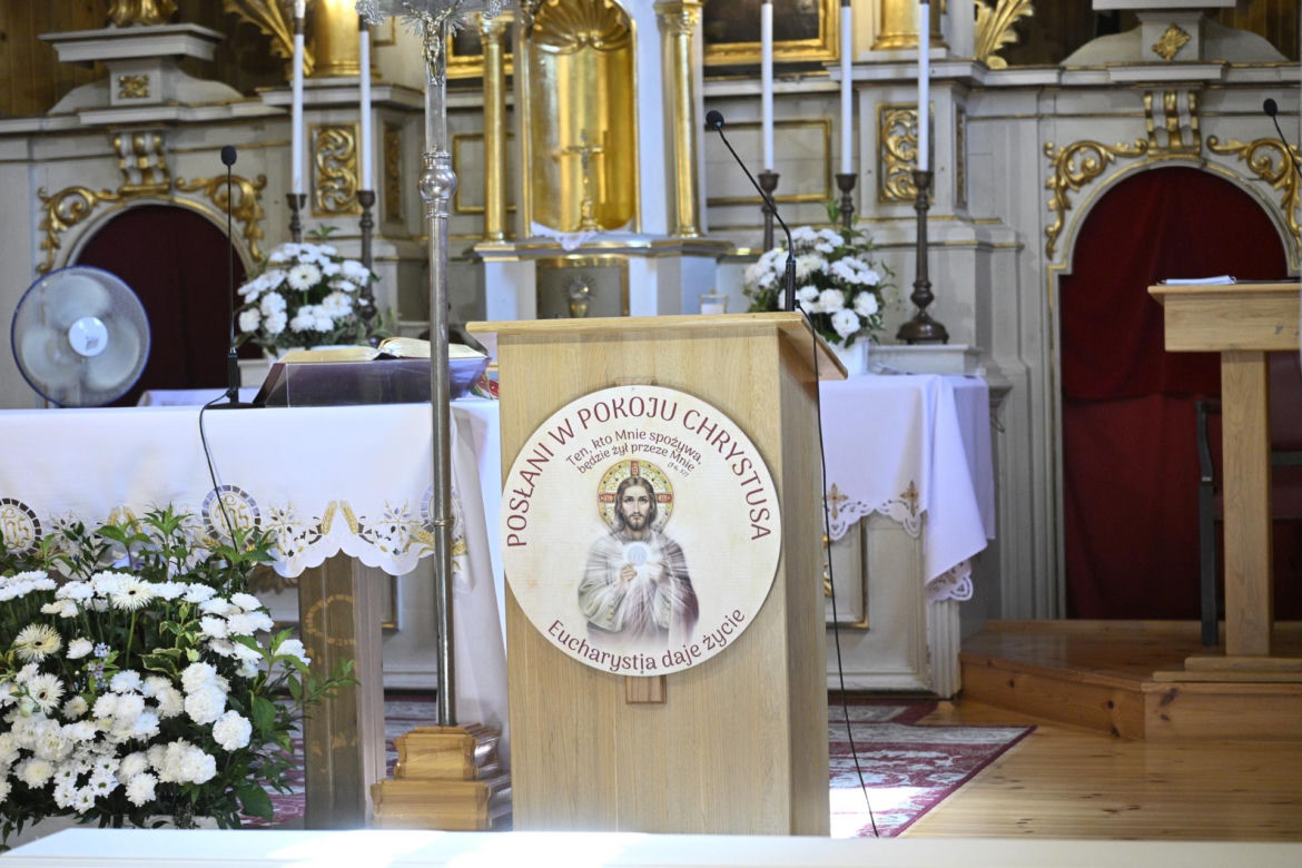 Tak zmienił się kościół z kultowego Rancza. Aktorzy zbierali na remont