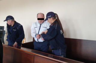 Związał księdza i zakleił mu usta. Zabił dla pieniędzy z kolędy. Tomasz J. Przed sądem