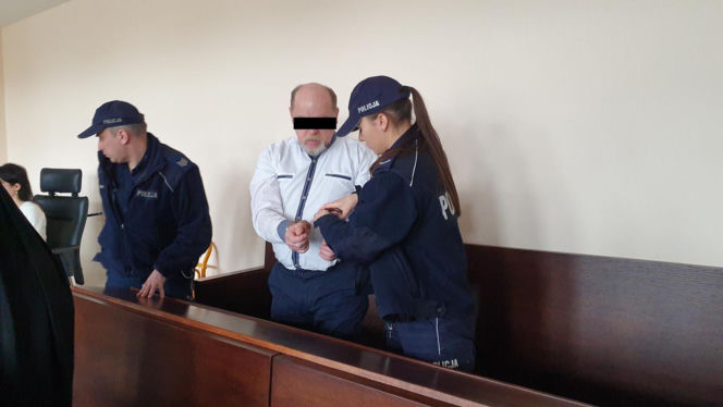 Związał księdza i zakleił mu usta. Zabił dla pieniędzy z kolędy. Tomasz J. Przed sądem