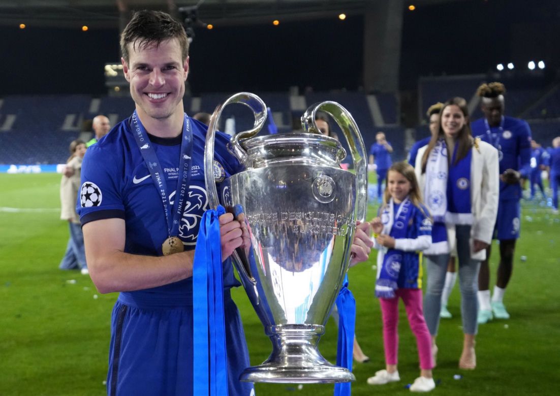 Piłkarze i kibice Chelsea Londyn świętują wygranie Ligi Mistrzów po zwycięstwie w finale 1:0 z Manchesterem City 