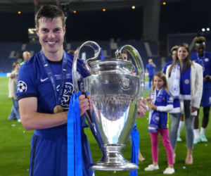 Piłkarze i kibice Chelsea Londyn świętują wygranie Ligi Mistrzów po zwycięstwie w finale 1:0 z Manchesterem City 