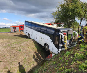Autobus wypadł z drogi! Fatalny wypadek w Wytrębowicach [ZDJĘCIA]