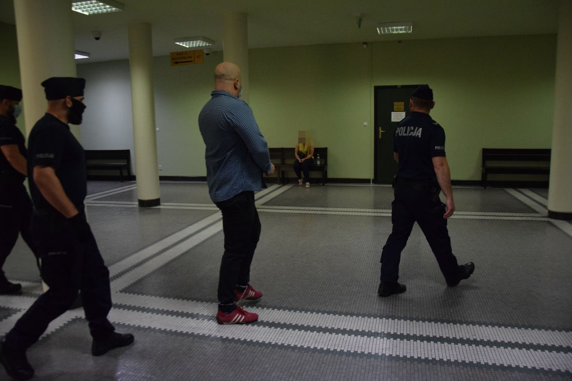 Przemyśl: Łukasz P. więził synka w mieszkaniu.   Jest wyrok sądu [Zdjęcia]