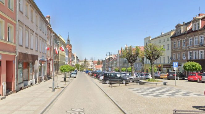 To jedno z najpiękniejszych miast na Dolnym Śląsku. Leży na skale i zachwyca widokami!