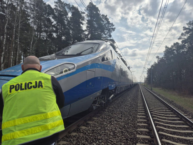 Do dramatycznego zdarzenia doszło na w okolicach Susza. Pociąg Pendolino potrącił nastolatka