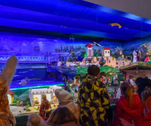 Ruchoma szopka bożonarodzeniowa w kościele zakonu Redemptorystów o. Rydzyka