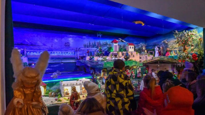 Ruchoma szopka bożonarodzeniowa w kościele zakonu Redemptorystów o. Rydzyka