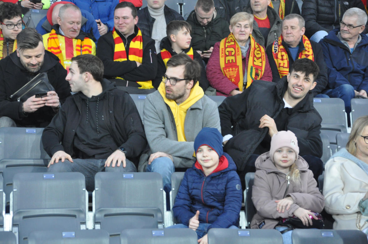 Korona Kielce - Legia Warszawa. Zdjęcia kibiców na Suzuki Arenie