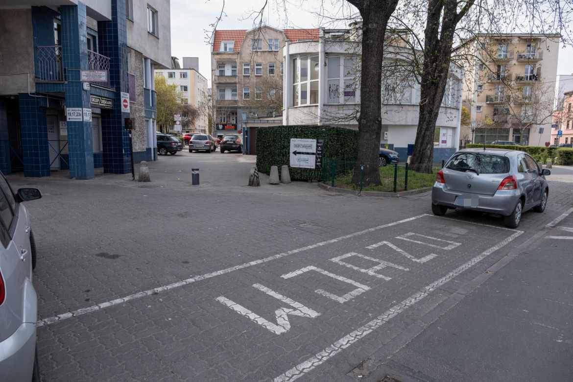 Mirosław W. dźgnął kierowcę w brzuch za źle zaparkowane auto.