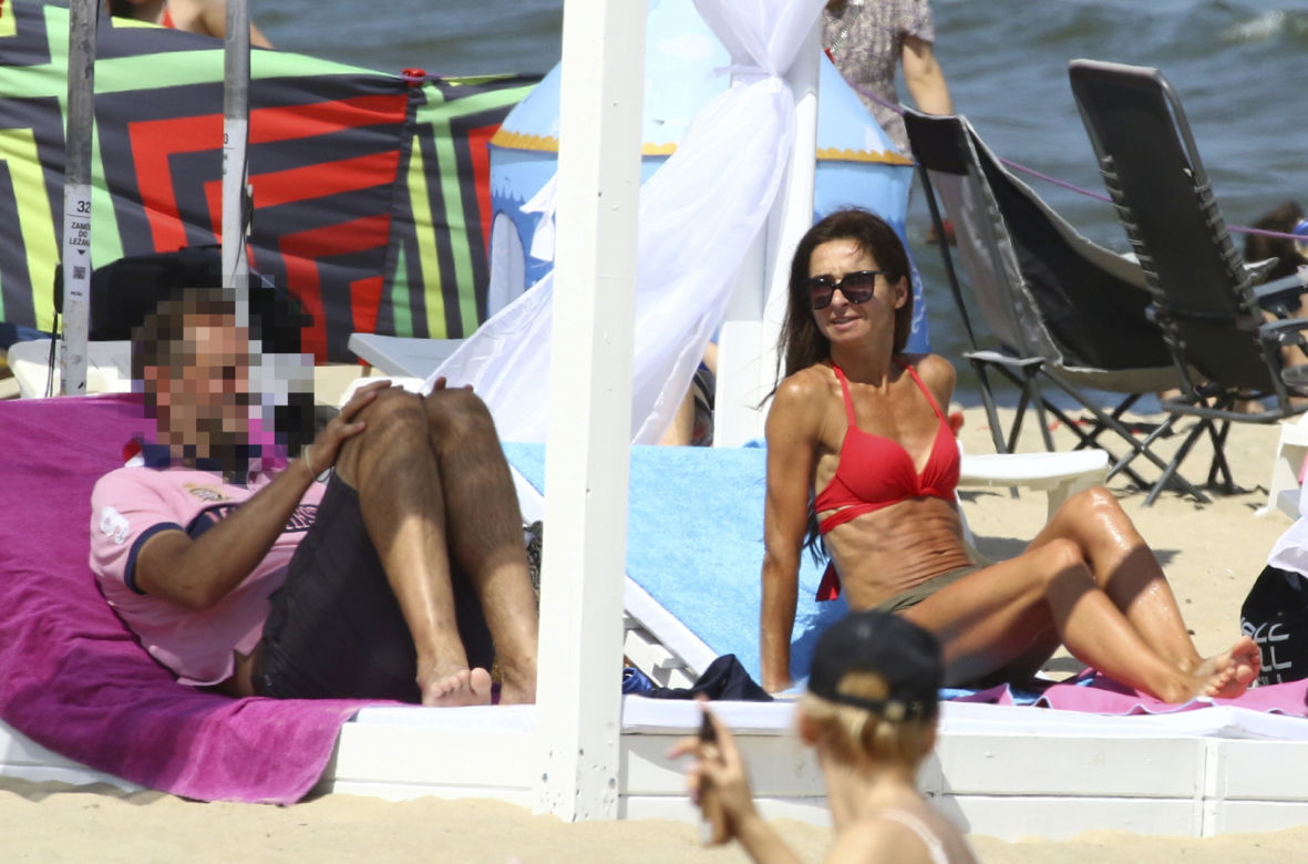 Marta Kaczyńska z rodziną na plaży 