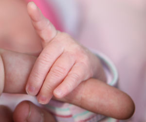 Obcinanie paznokci niemowlęciu: instrukcja dla rodziców