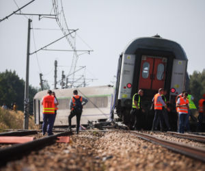 Miejsce katastrofy kolejowej. Pasażerowie opowiedzieli nam, co działo się tuż po zderzeniu z ciężarówką